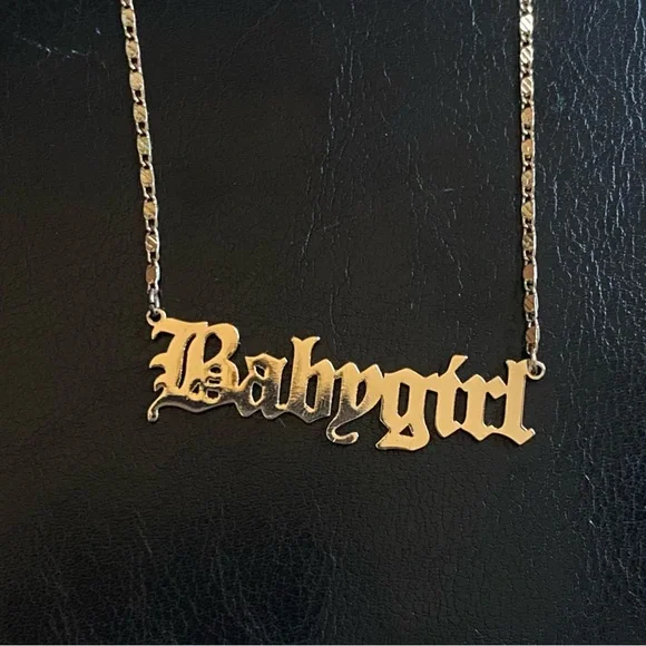 Babygirl necklace forever best sale 21